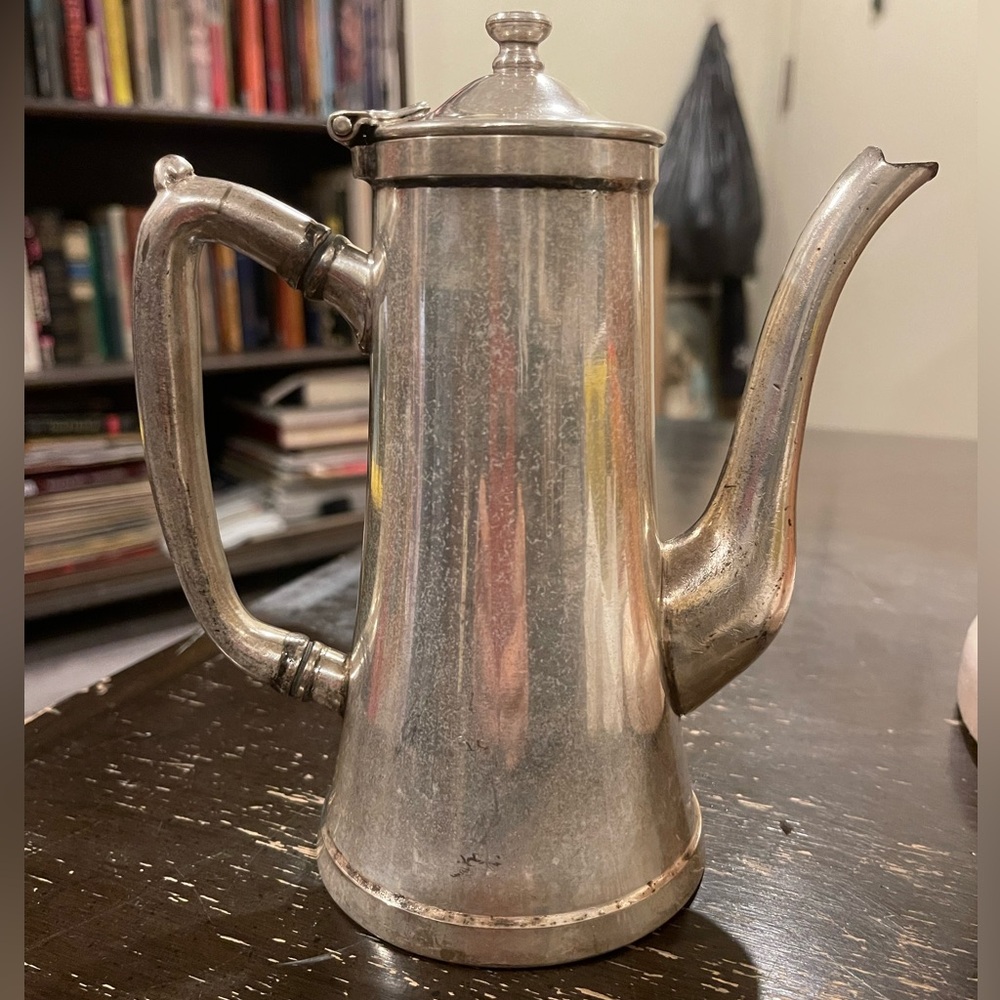 Vintage Grand Silver Co Wear-Brite Nickel Silver Coffee/Tea Pot 7” Tall 6.5” W